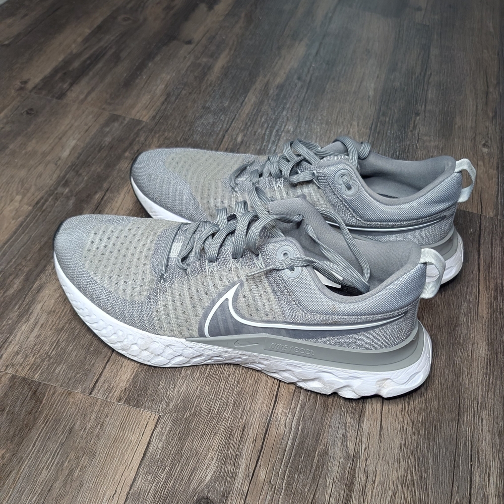Nike Light Gray Athletic Shoes